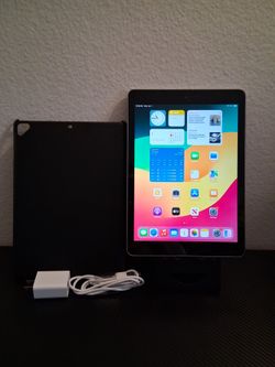 Apple iPad 6th Gen 2018 32GB WiFi 9.7" + Case & Charger