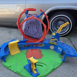 Hot wheels Monster truck Trex Volcano track