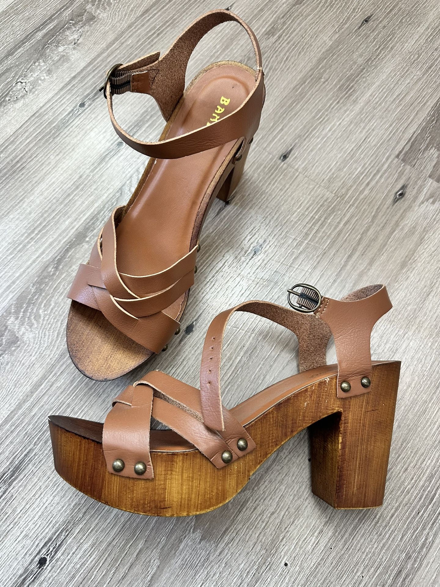 Women’s Brown Wooden Heels! (Size 10)