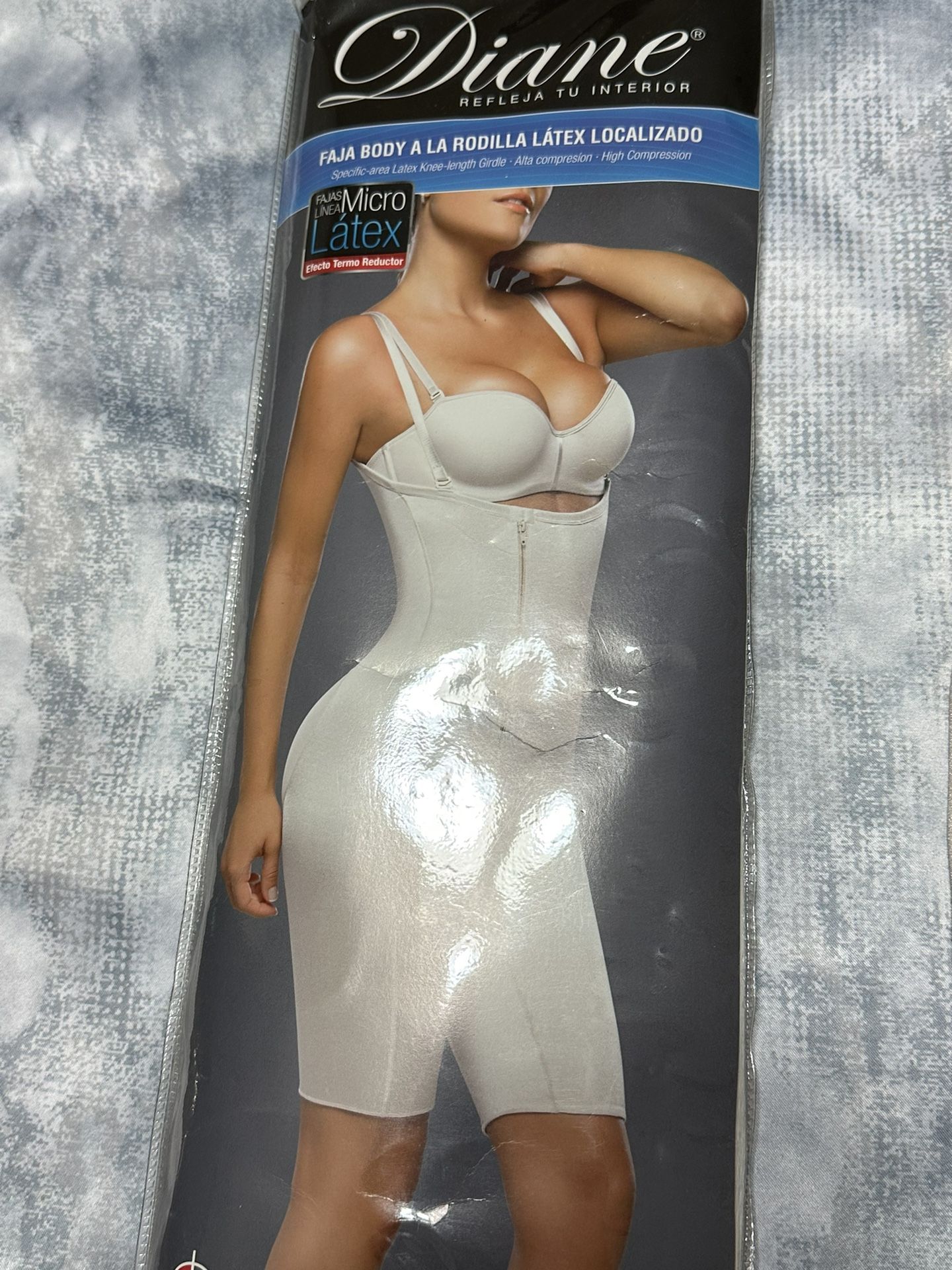 DIANE FAJA BODY A LA RODILLA LÁTEX size38 (beige)