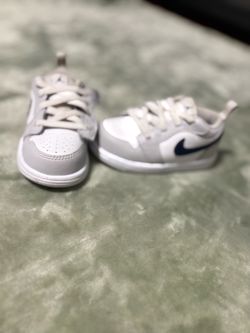 Nike Toddler Low-Top Sneakers Gray Navy - Size 6C