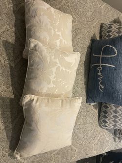 NEW 3 Throw Pillow Set