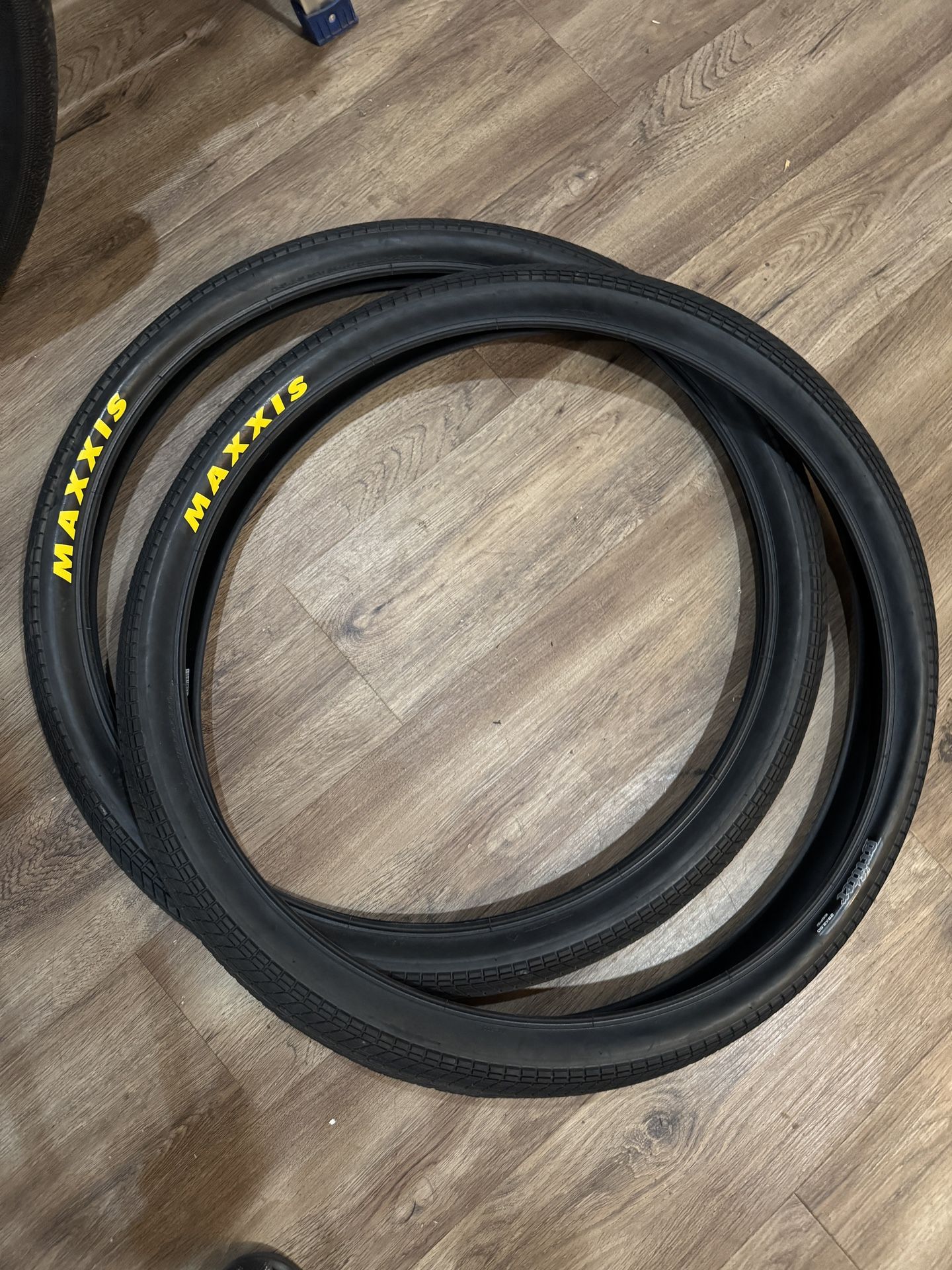 29”x 2.5 Maxxis Tires Grifter