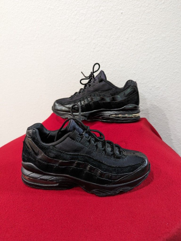 Nike Air Max 95 Triple Black Size 7Y Shoes 👟