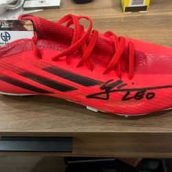 Leo Messi Signed Cleat(w COA)