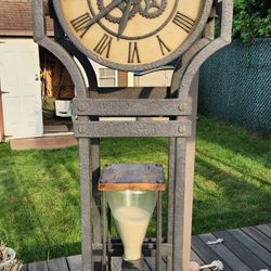 Howard Miller Hour Glass G/F Clock