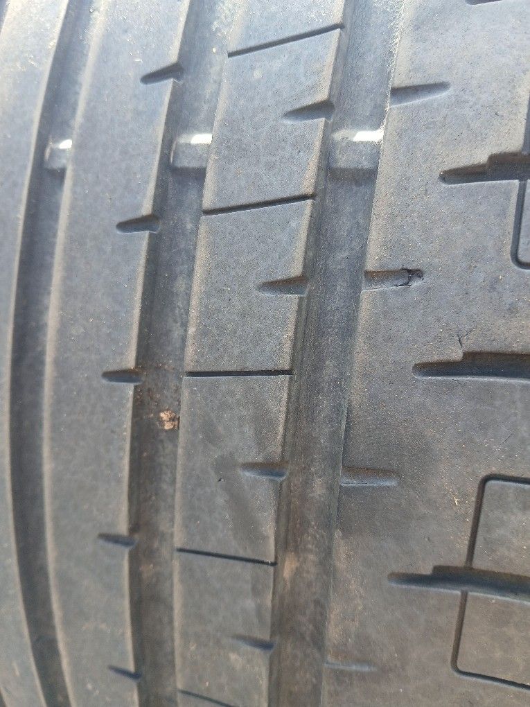 225/45ZR19 Accelera Tires (2)