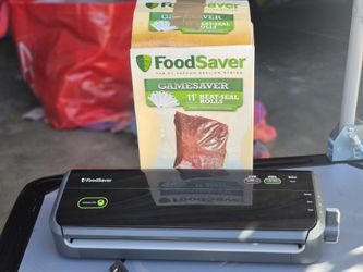 FoodSaver Vacuum Sealer with Heat-Seal Rolls