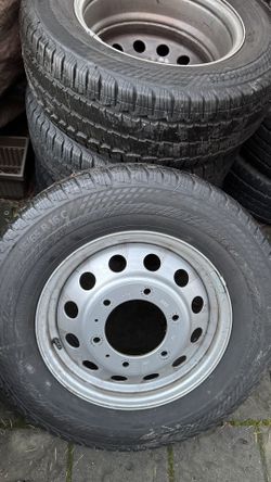 235/65 R16c Ford Transit All-Wheel-Drive Tires And Rims Like New