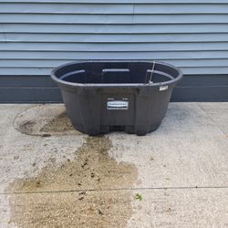 100 Gallon Rubbermaid 