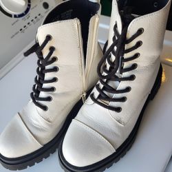 Women's Girls Boots Shoes Good Condition  Size 6 Black And White  