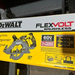 Flexvolt Worm Drive Circular Saw Tool Only 