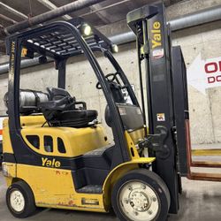 YALE forklift LATEST MODEL 5500 lb, 3 stage, side shift 