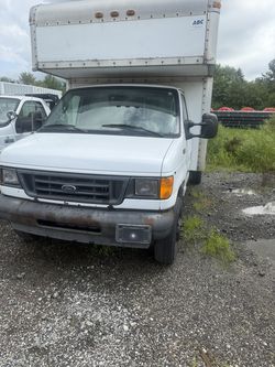04 ford E350 V8