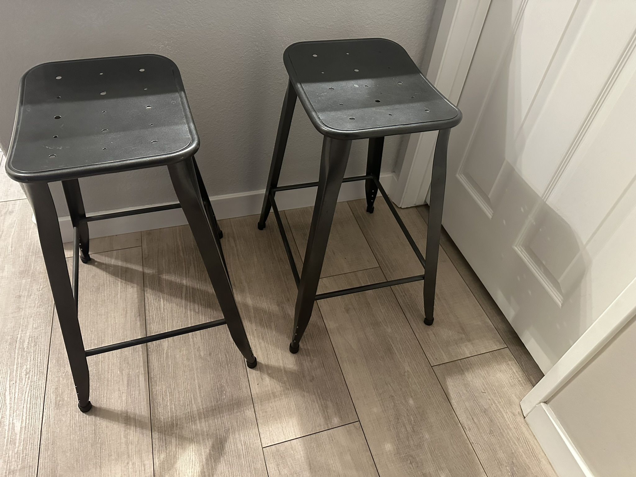 Counter height stools - Never used