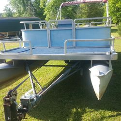 24 Foot Pontoon Boat 