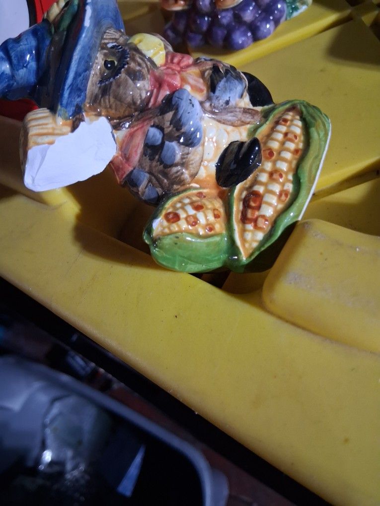 Small Items Thrinkets For Everyday Use Or House Hold