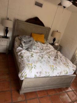 Queen bedroom set