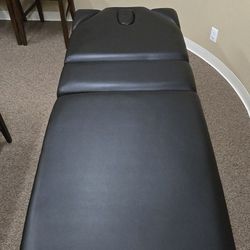 MASSAGE TABLE 