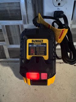 DeWALT DC81102 CHARGER 12V/20V LTIHIUM ION  CHARGER TOOL ONLY.BRAND NEW.