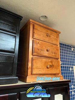 Three drawer oak pinewood dresser cajonera Comoda de Pino