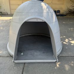 XL Dog House In Excellent Condition!