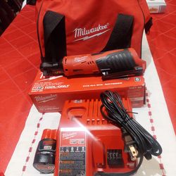 Milwakee combo  ratcher m2   and charger  and battery   new open  box  140.00