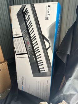 61 key electric keyboard  Alesis Bravo