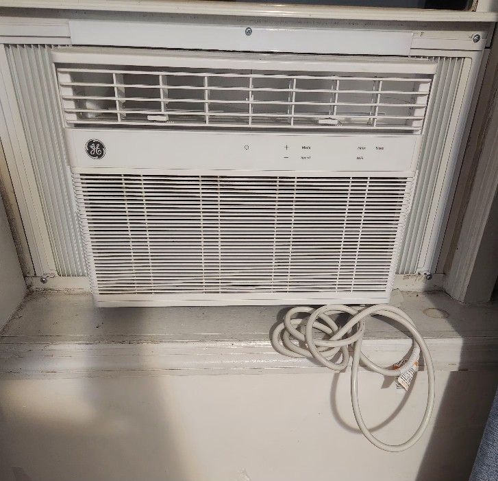 Window Air Conditioner 10,000 BTU