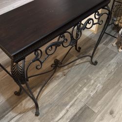Entrance Table 