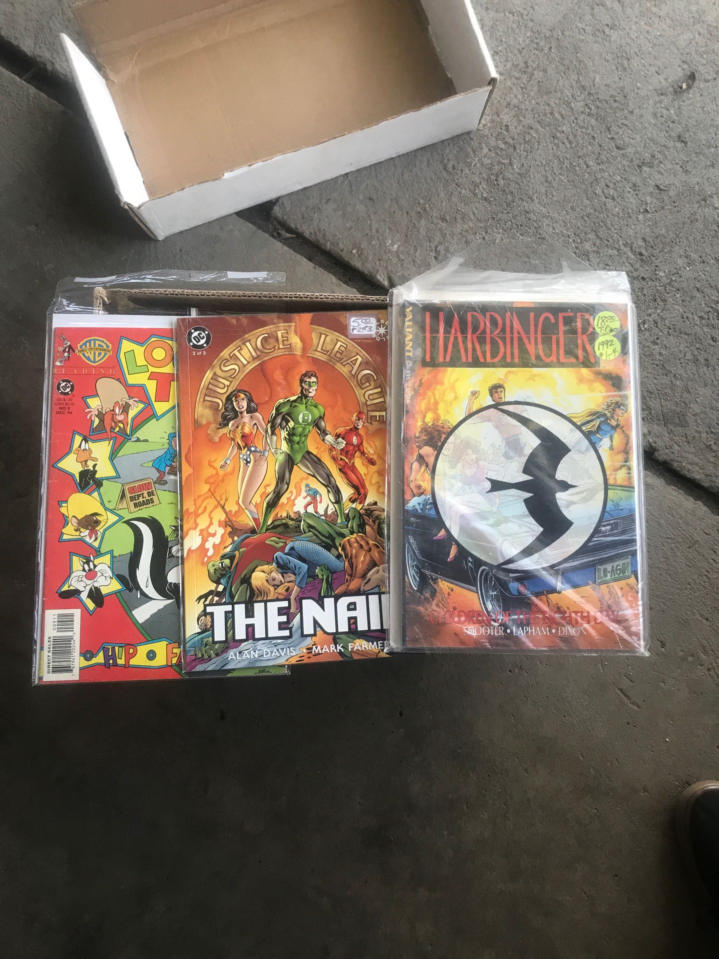 Magazines and comics of Marvel and DC
