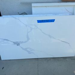 White Carrara Look quartz remnants