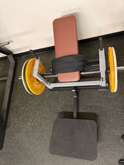Hip thrust machine