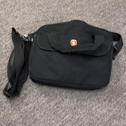 SwissGear Black Laptop Messenger Bag – Padded & Professional