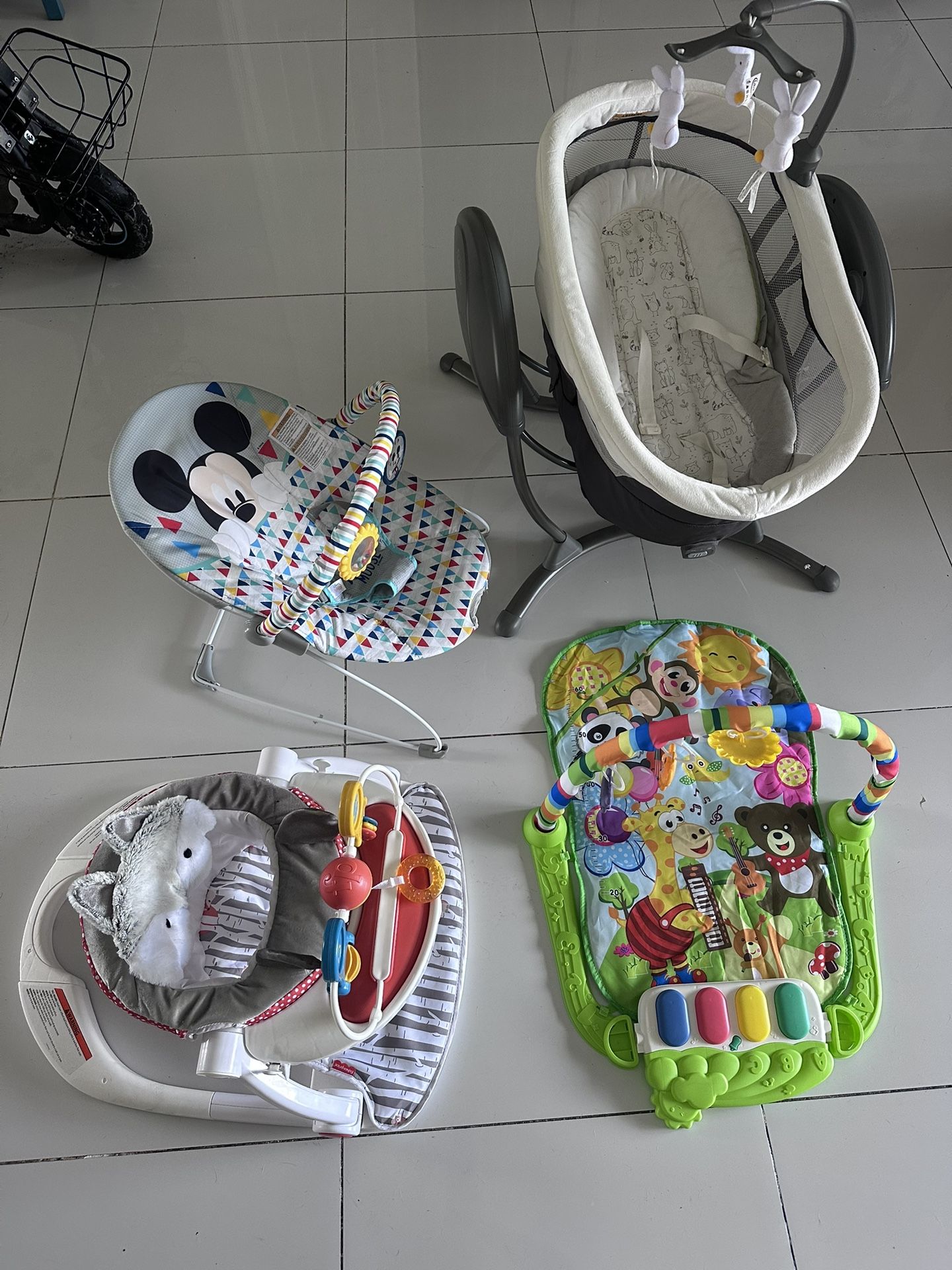 Bassinet, Bounce & Floor Seat