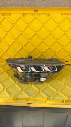 Ford Mustang right passanger headlight 2024 2025 2026