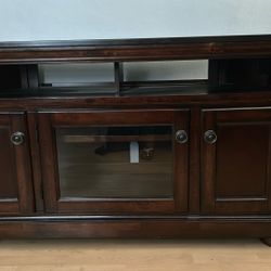 Entertainment table