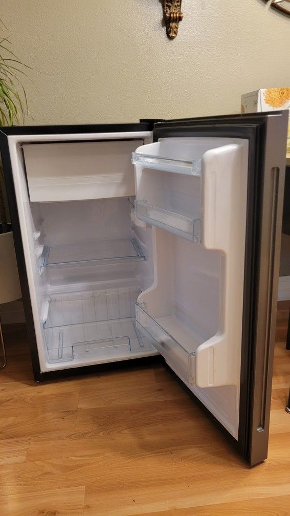 Mini Refrigerator Dimensions Are In The Pictures
