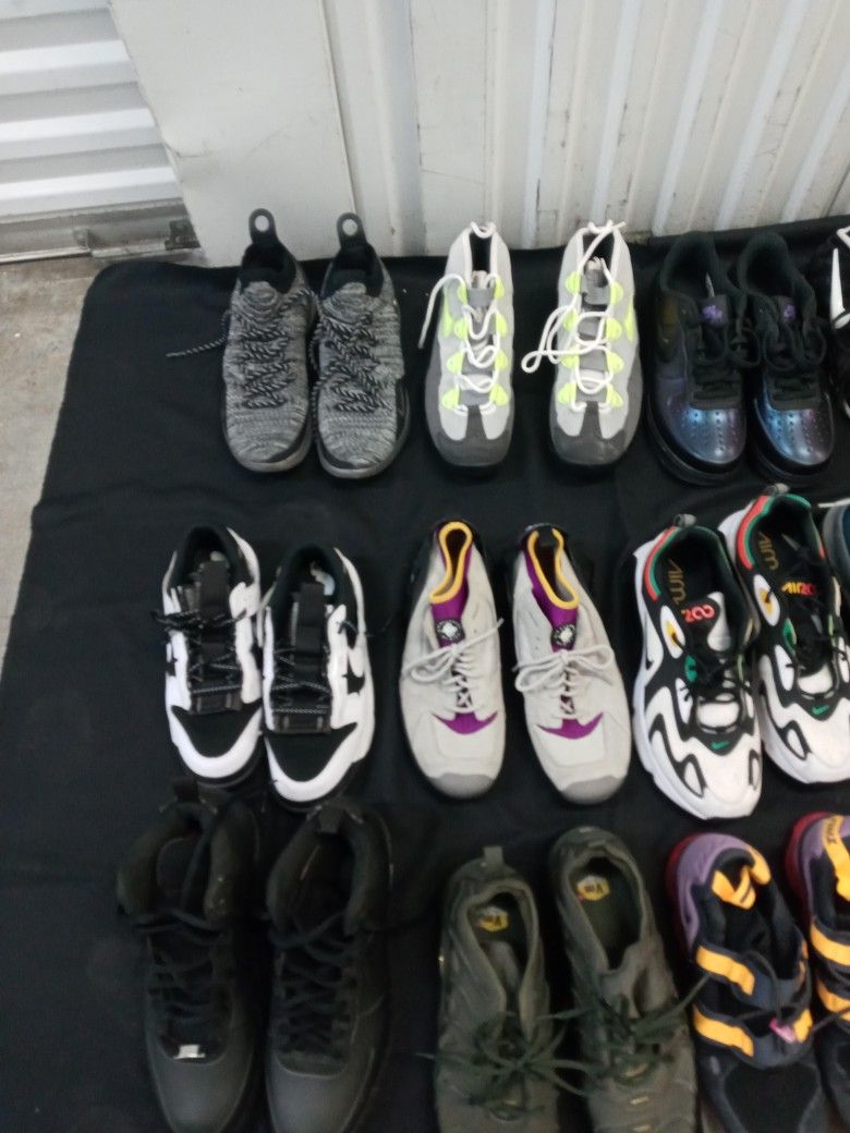 NIKE SNEAKERS 10 10.5 11 11.5