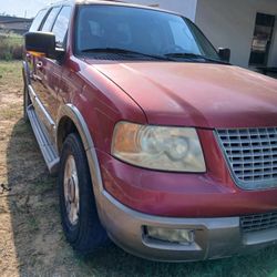 VENDO FORD 2004 $1800 Cash 