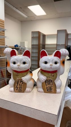 Maneki Neko Lucky Cat Figurines $5 each