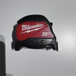 Milwaukee Measuring Tape 