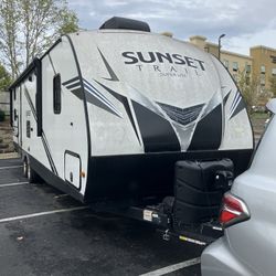 2019 Sunset Trail Super Lite 33FT