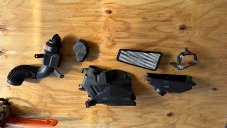 2005–2015 Toyota Tacoma 4.0L V6 OEM Air Intake / Air Cleaner Assembly