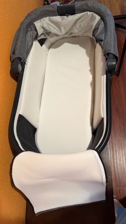 UPPAbaby Bassinet V3 with stroller adapter