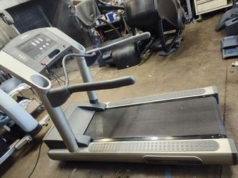 Life Fitness 93T Treadmill 