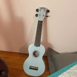 Mahalo Acoustic Ukulele & Case  (Light blue)