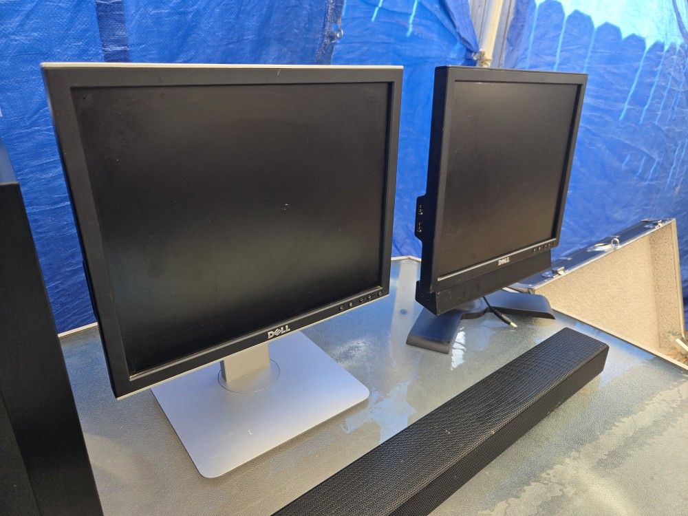 2 DELL 17" Monitors