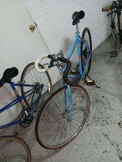 80 $  EACH. BIKE. CLASIC. OLD STILE. VINTAGE. READY. TO. USE AND. LOW. WOMAN BIKE. .