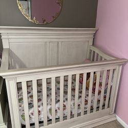 Cache High End Crib/toddler 